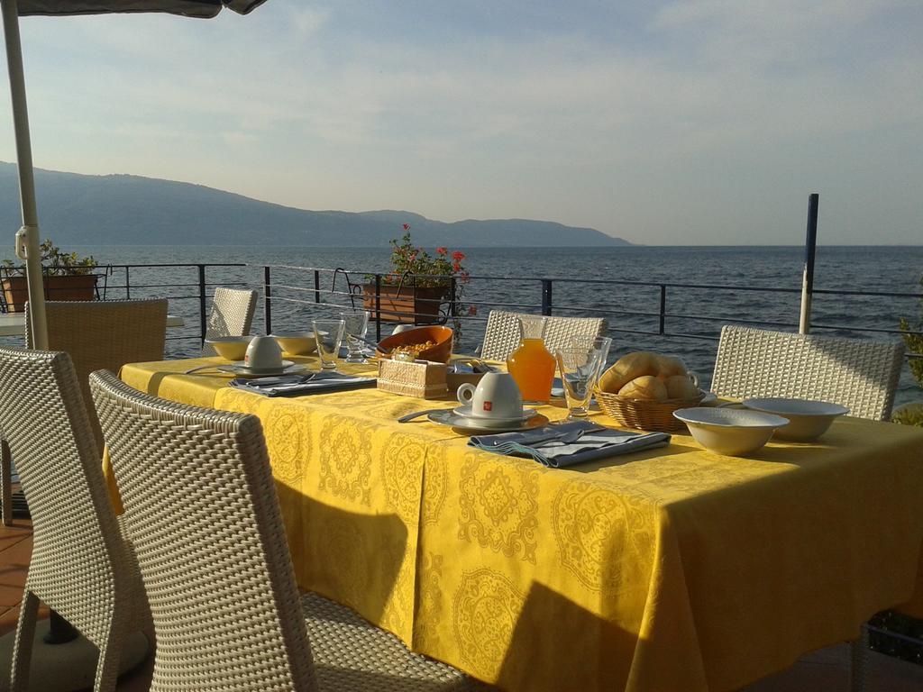 Villa Residence La Limonaia Gargnano Værelse billede